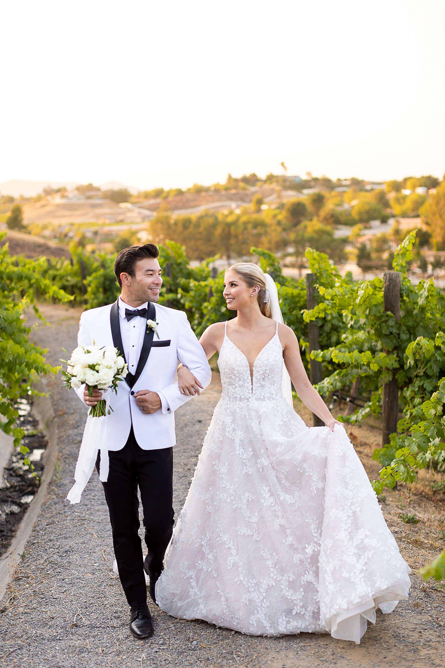 Temecula wedding walking in vineyards at oak hill winery estate